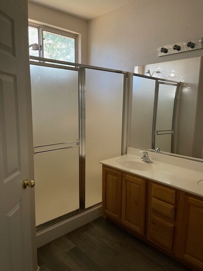 Building Photo - 4 bedroom 2 bath in Goodyear