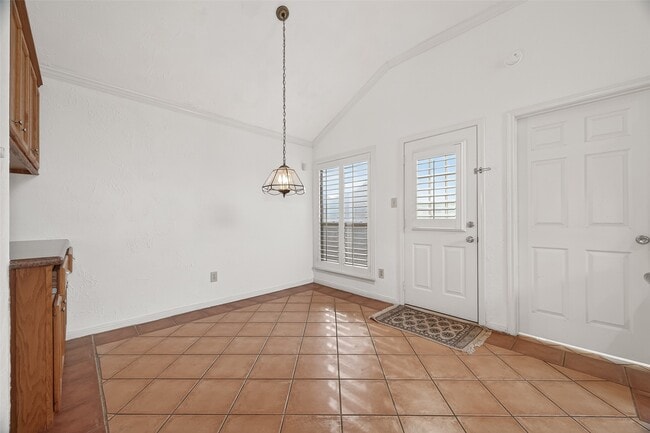 Building Photo - 3306 S Greenpark Dr