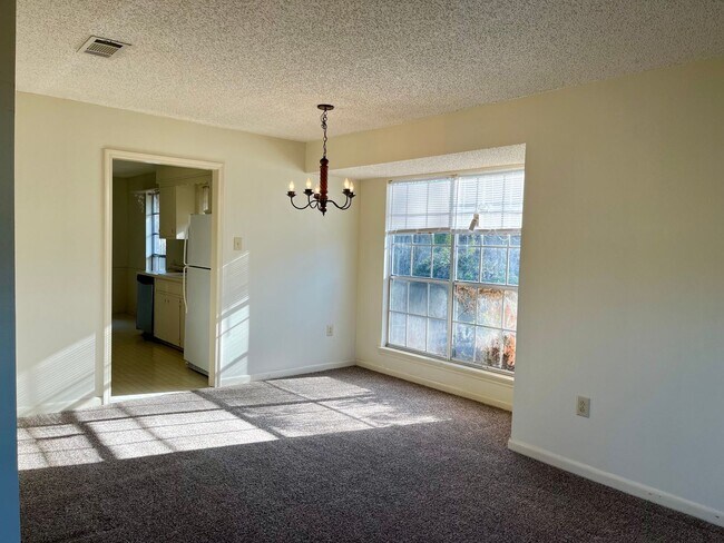 Building Photo - Great location! — Bluebonnet, Jefferson, and I-10 Area.