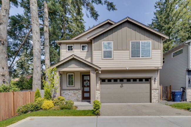 Primary Photo - 5 Bed PLUS Bonus Space with hot tub in Mar...