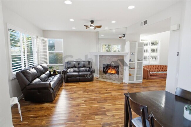 Building Photo - 27946 Periwinkle Ln
