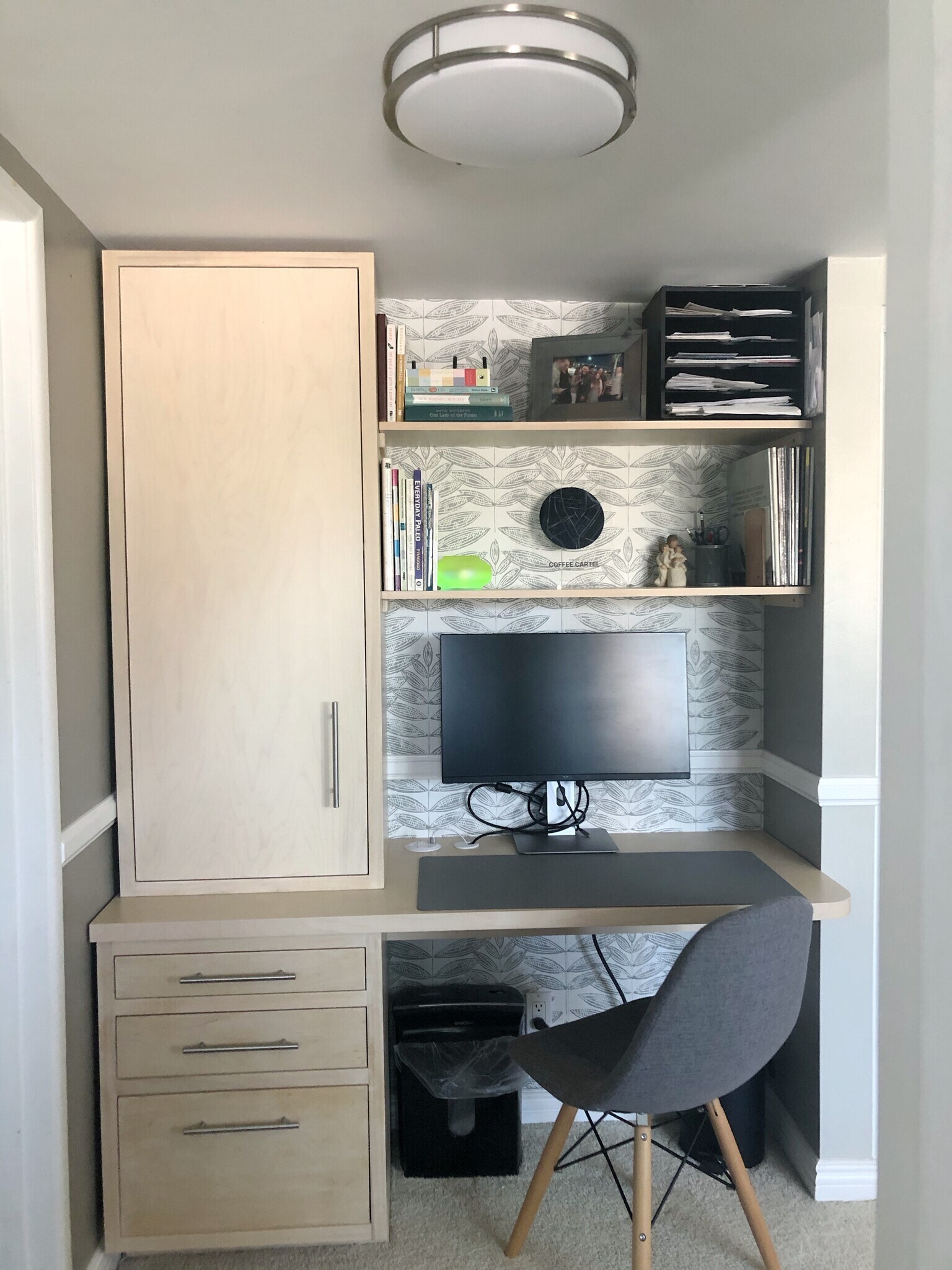 Built in desk - 2940 W Carson St