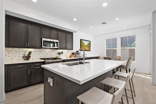 Building Photo - 29 Prominence