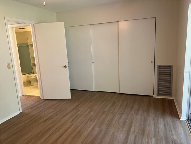 Building Photo - 2042 Australia Way W