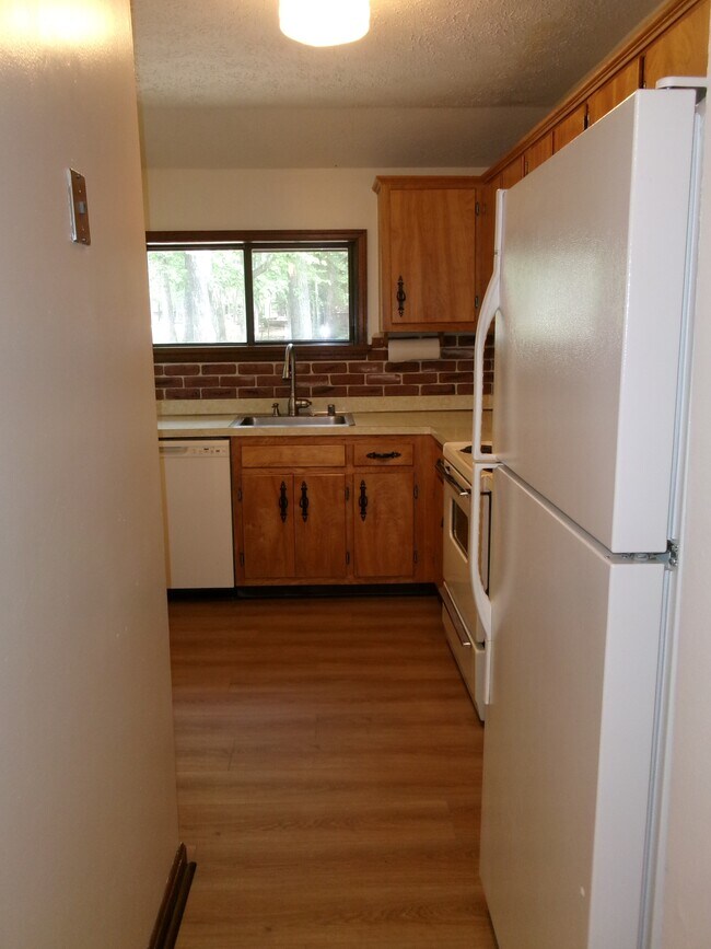 Building Photo - 23320 Red Oak Ct