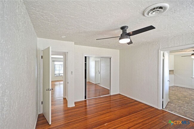 Building Photo - 268 E Mill St