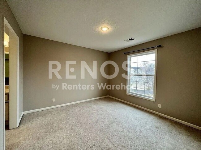 Building Photo - 5 Bedroom Home in Overland Park
