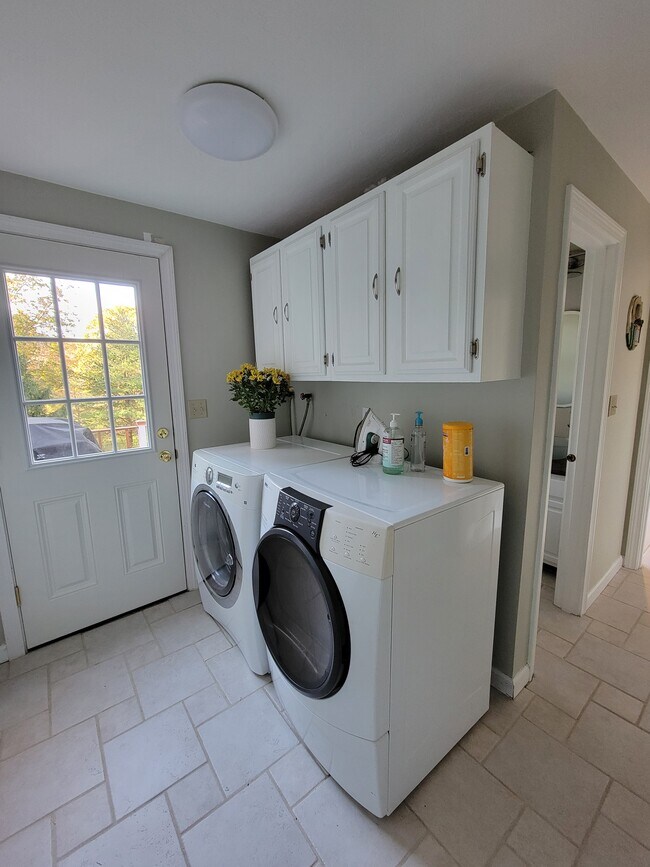 Building Photo - 40 N Mill St