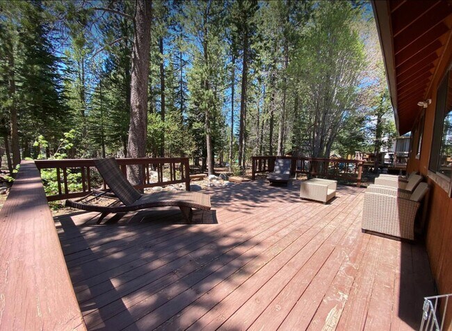 Building Photo - 12250 Snowpeak Way
