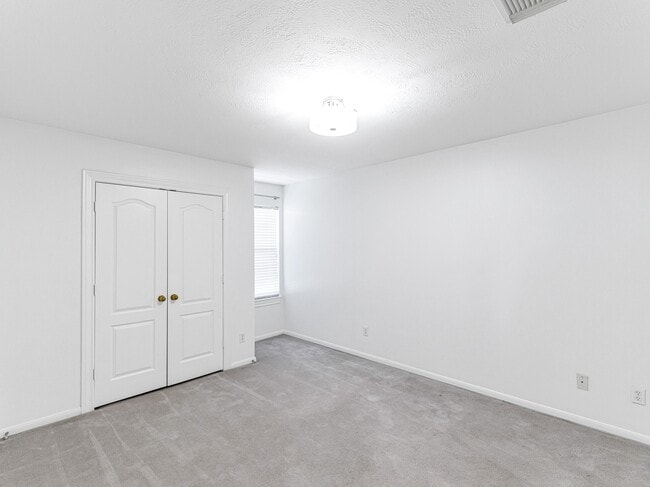 Building Photo - 5407 Lake Pl Dr