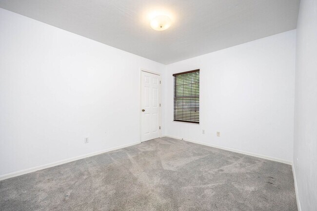 Building Photo - 6106 SW 85th St
