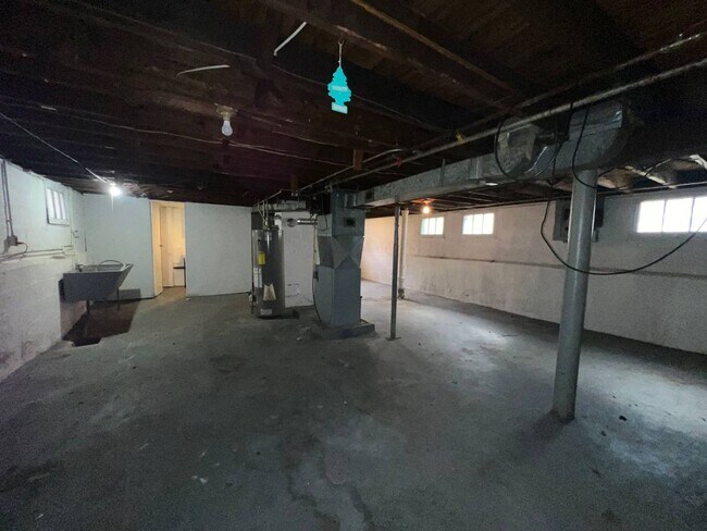 Building Photo - 4091 E 56th St