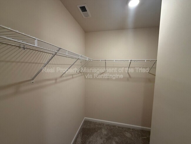 Building Photo - 886 Falls Grove Trl