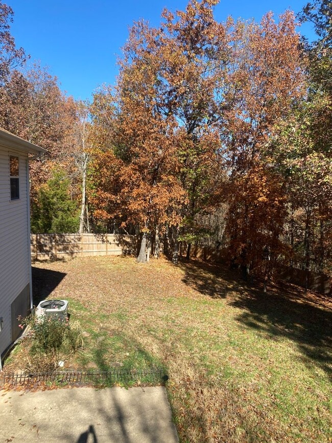 Building Photo - Available November 21st!   6 Month lease