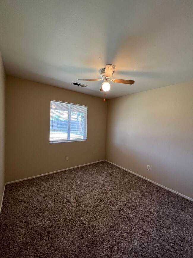 Building Photo - 6204 Straub Ln