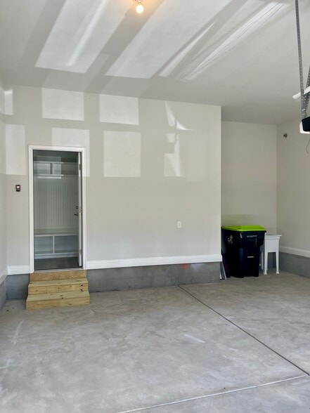 Building Photo - 2034 Comradery Wy