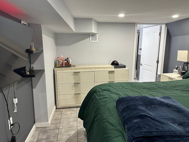 Building Photo - 104 Cambridge St