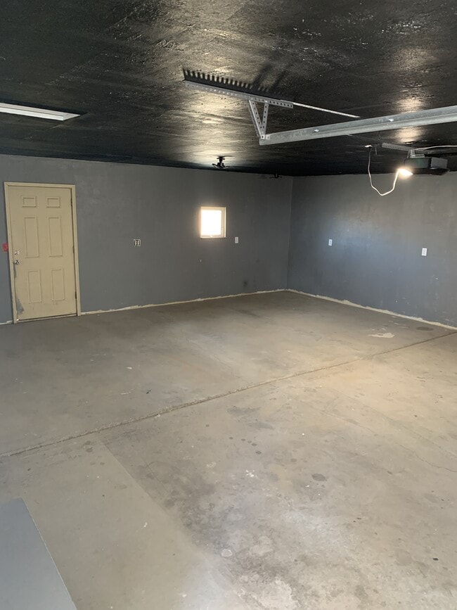 Building Photo - 3335 Fort Sanders Rd