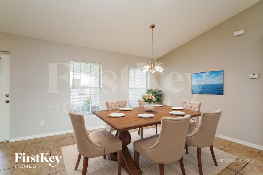 Building Photo - 2026 NW 10th Ave