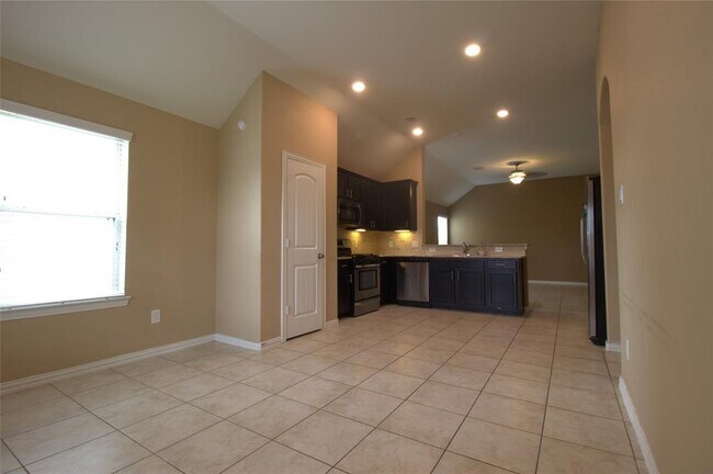 Building Photo - 16519 Regal Exeter Dr