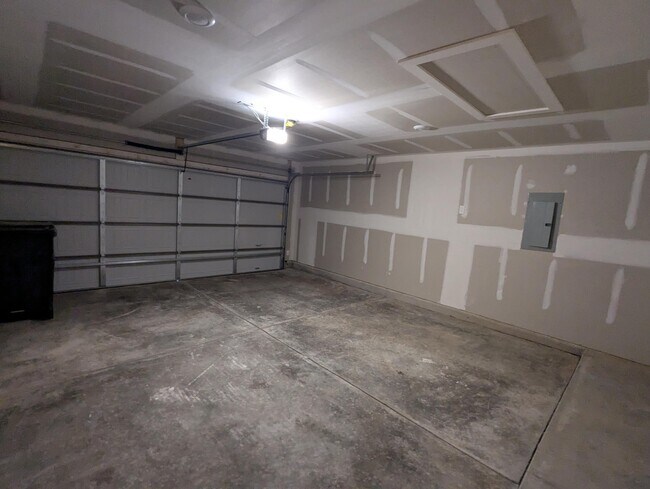 Building Photo - 2008 Cottonwood Ave