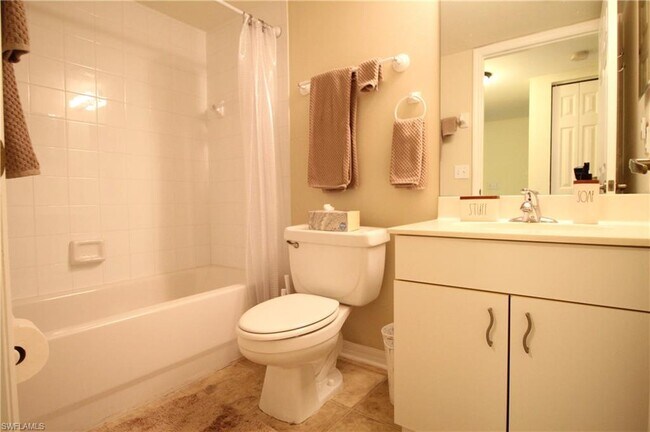 Building Photo - 273 Robin Hood Cir