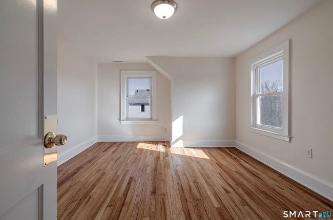 Building Photo - 11 Piney Ridge Rd