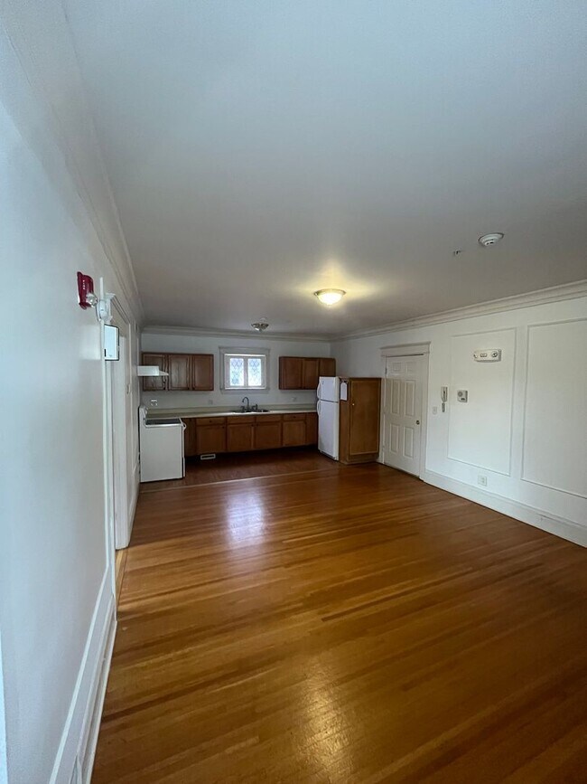 Building Photo - 2729 Dewey Ave