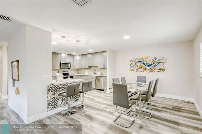 Building Photo - 112 Claremont Ln
