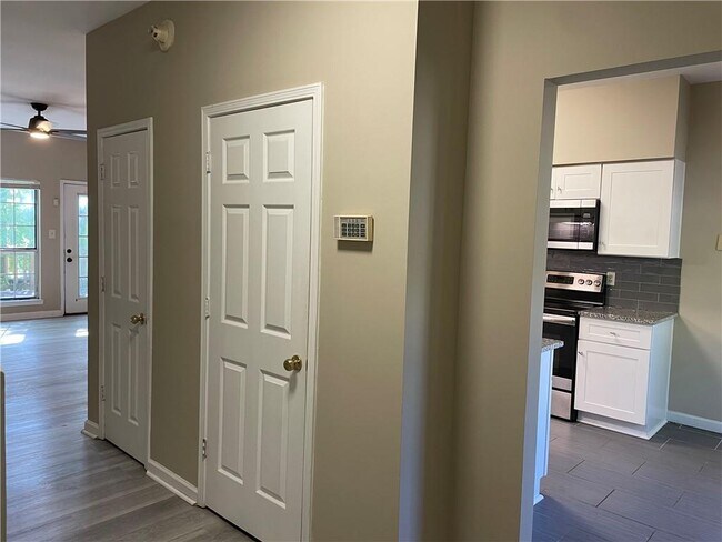 Building Photo - 2295 Fairways Ct