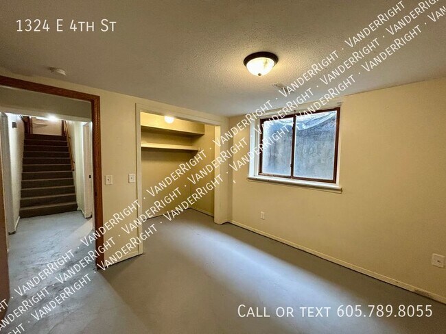 Building Photo - 1324 E 4th St