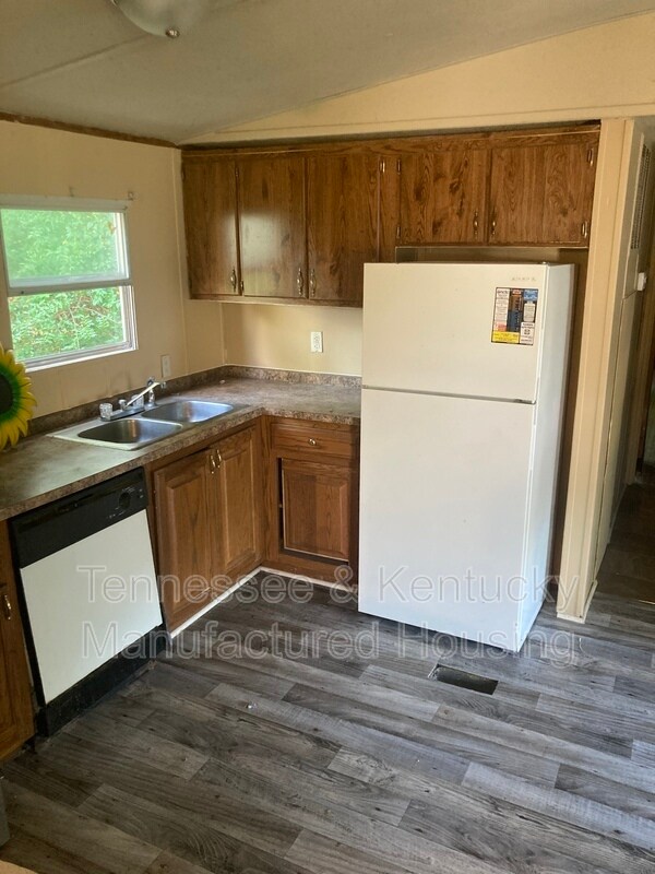 Building Photo - 220 Eller Dr