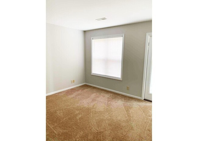 Building Photo - 3227 Bishop St