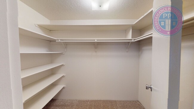 Building Photo - hol7107