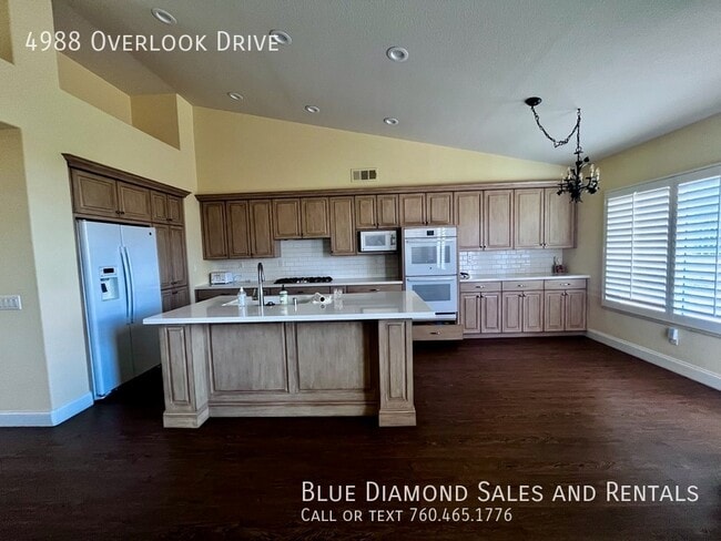 Building Photo - 4988 Overlook Dr