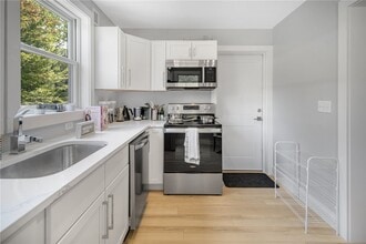 Building Photo - 200 Highland Ave