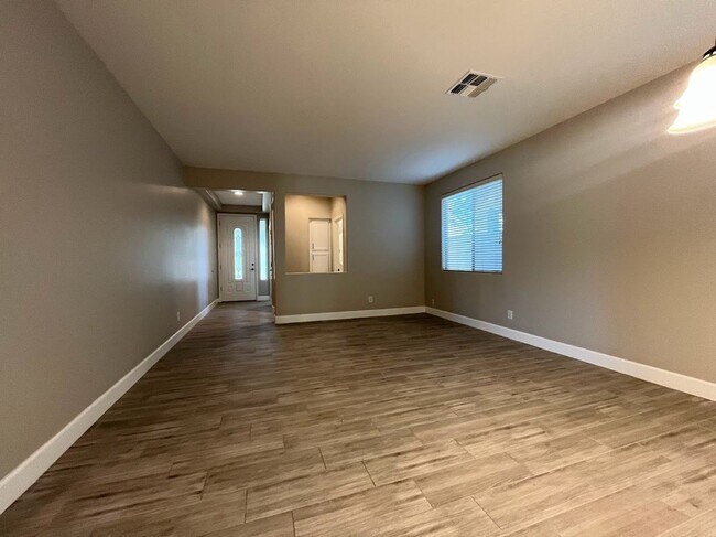 Building Photo - Cozy Cul De Sac house FOR RENT in a GREAT location