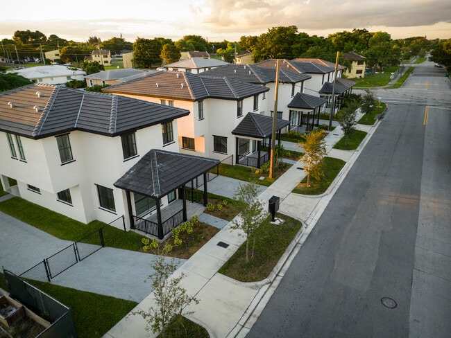 Primary Photo - 18020 SW 103rd Ave