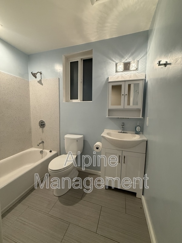 Building Photo - 562 29th St