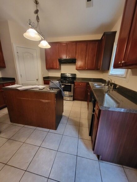 Building Photo - 316 Yorkshire Trce