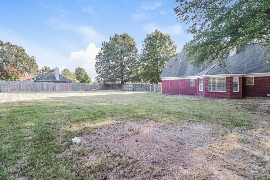 Building Photo - 15 Oaklake Cove