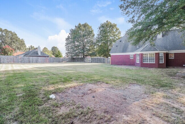 Building Photo - 15 Oaklake Cove