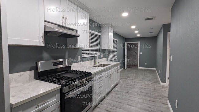 Building Photo - 7432 Franklin St