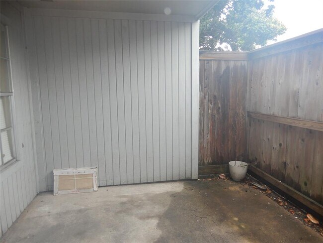 Building Photo - 10767 Braes Bend Dr