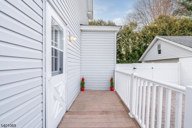 Building Photo - 71 Broad St