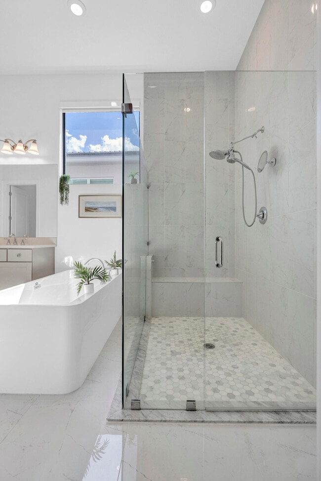 Building Photo - 5320 St Armands Way