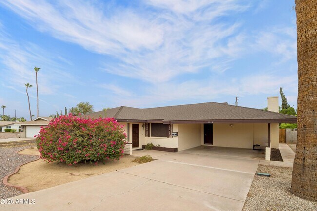 Building Photo - 1014 E Balboa Cir