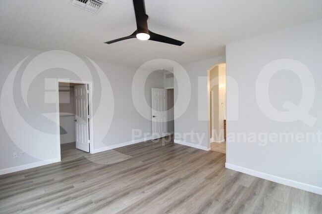 Building Photo - 4216 E Oxford Ln
