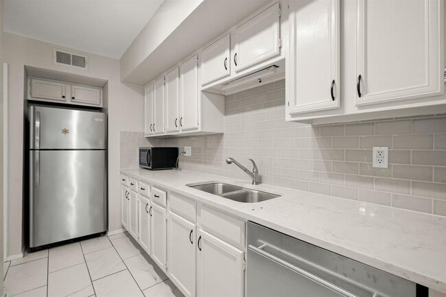 Building Photo - 4159 Steck Ave