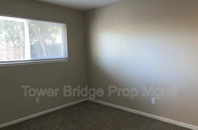 Building Photo - 6004 Bourbon Dr